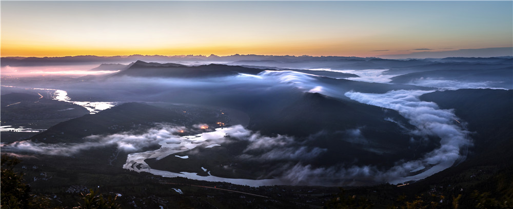 嘉陵破晓(剑阁蒙立波,拍摄于昭化牛头山).jpg