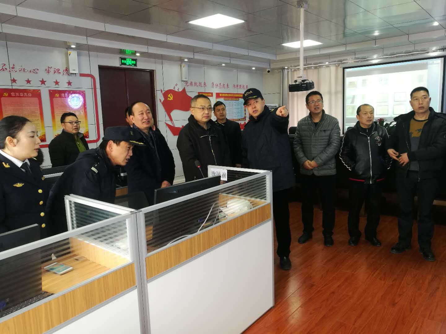 20190117谢晓东在沙州海事所.jpg